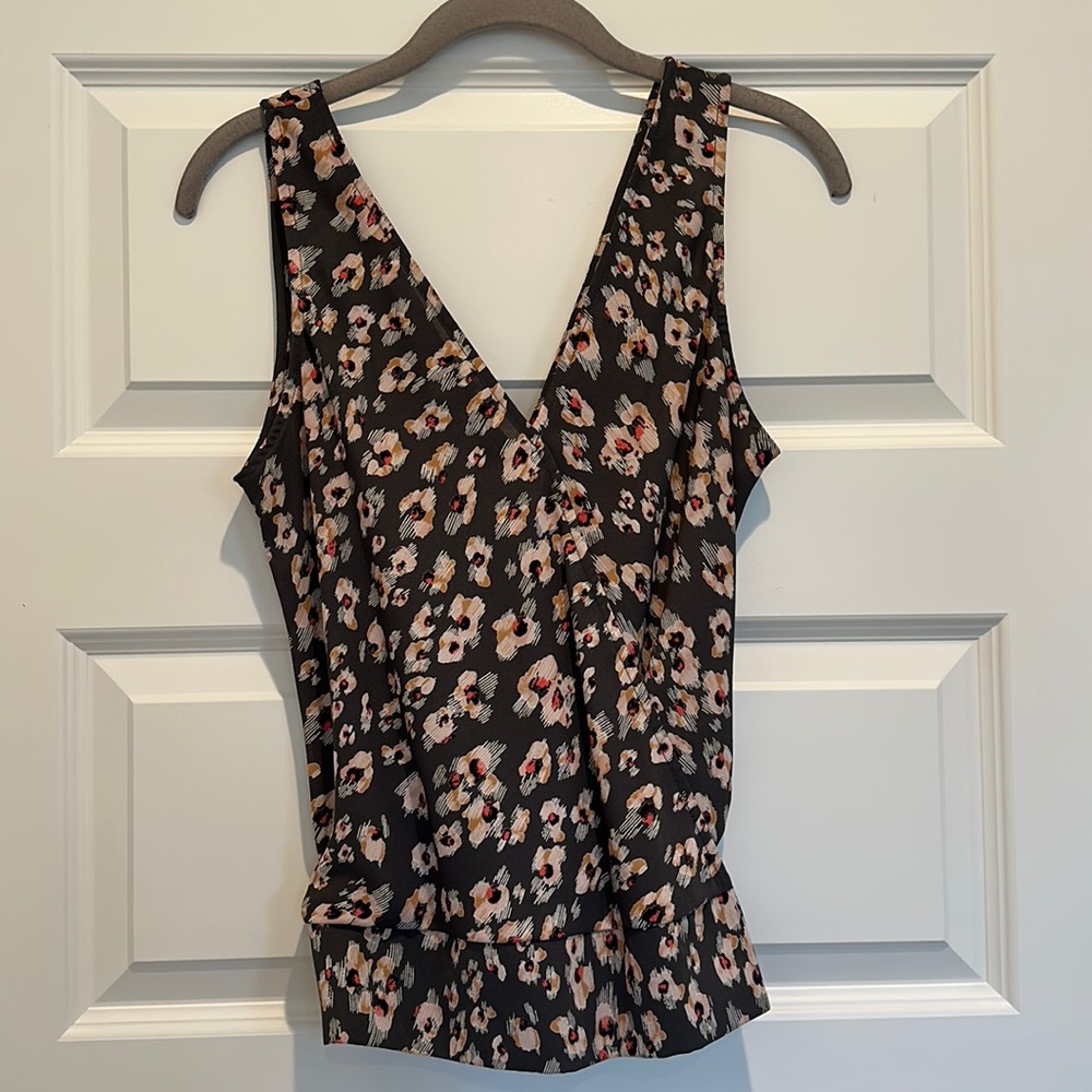 EVEREVE Allison Joy floral print sleeveless blouse TTS